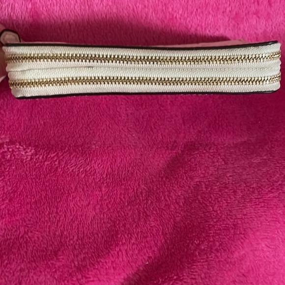 Coach Embossed White Wallet - Picture 7 of 7